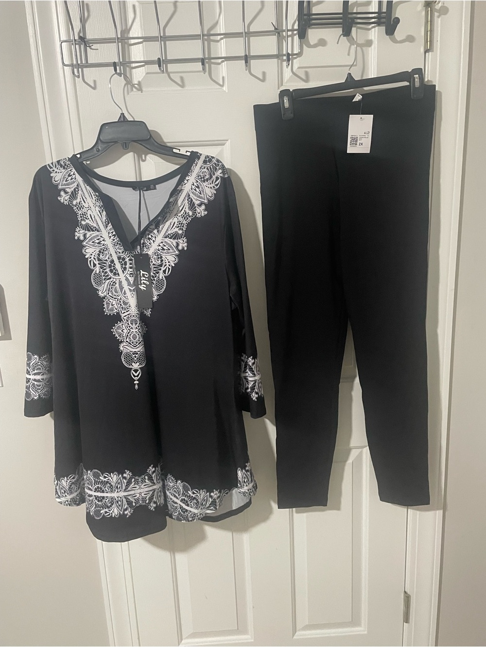 Lily 2x nwt Black Tunic & Leggings Set with White Embroidery